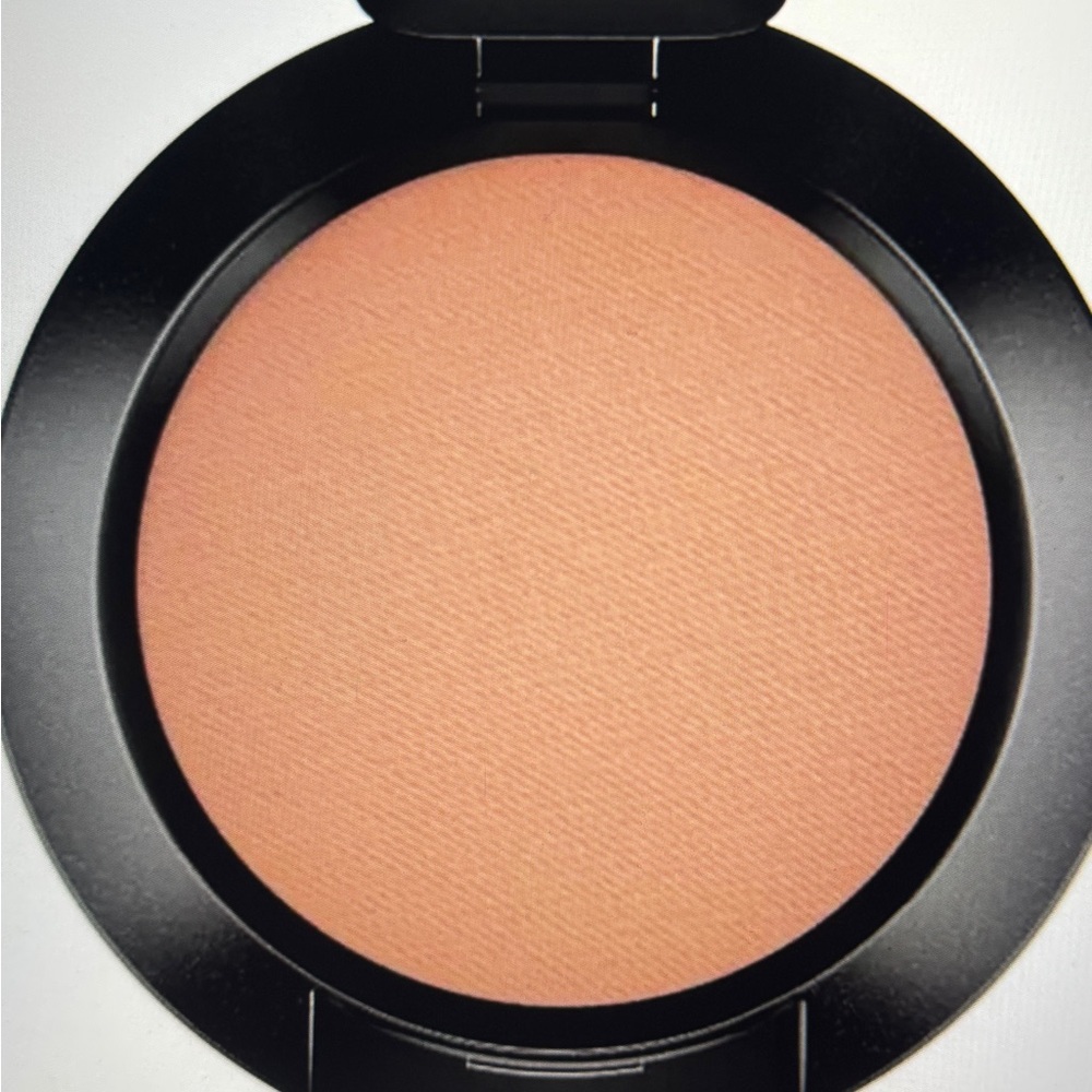 MAC Matte Eye Shadow Soft Brown.